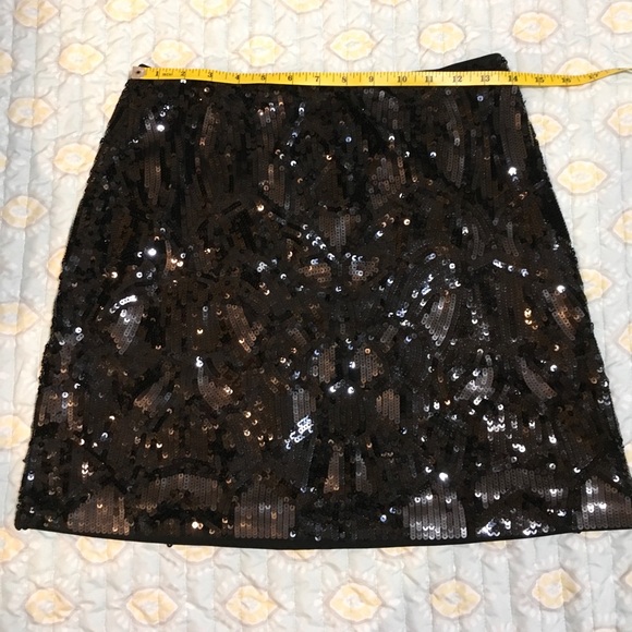 DKNYC Block short , shiny sequence , black skirt, zipper on the side - Picture 7 of 11